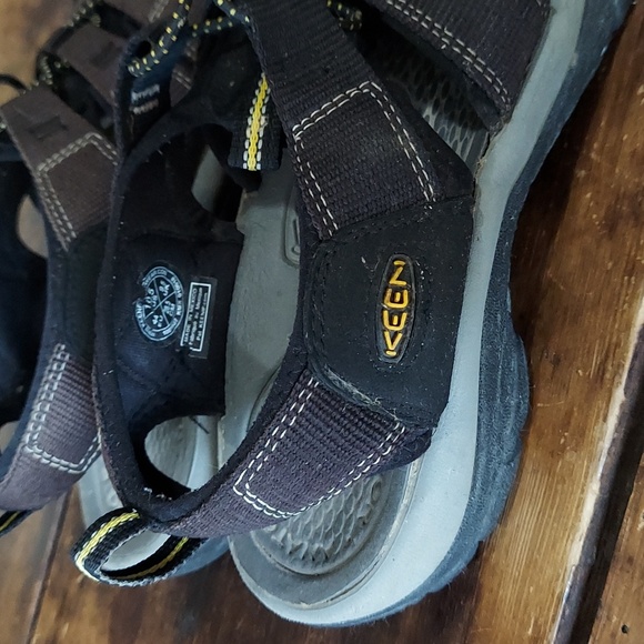 Keen Brown and Black Hiking Outdoor Sandals Men or Women - Picture 3 of 8